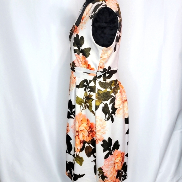 ENFOCUS STUDIO Floral Fitted Dress with Key Hole Neckline Size 12. #357 - Picture 2 of 7